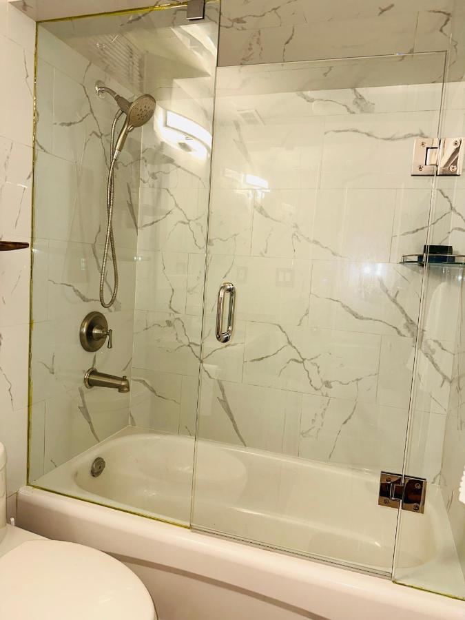 Deluxe Double Room Ii- Hazel Stays Місісаґа Екстер'єр фото